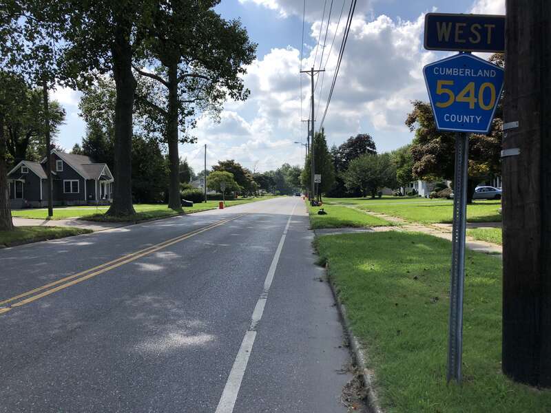 View west along Cumberland County Route 540 (Park Avenue) just west of Cumberland County Route 555 (Main Road) in Vineland, Cumberland County, New Jersey