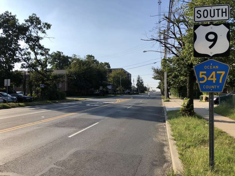 View south along U.S. Route 9 and Ocean County Route 547 (Madison Avenue) just south of Ninth Street in Lakewood Township, Ocean County, New Jersey