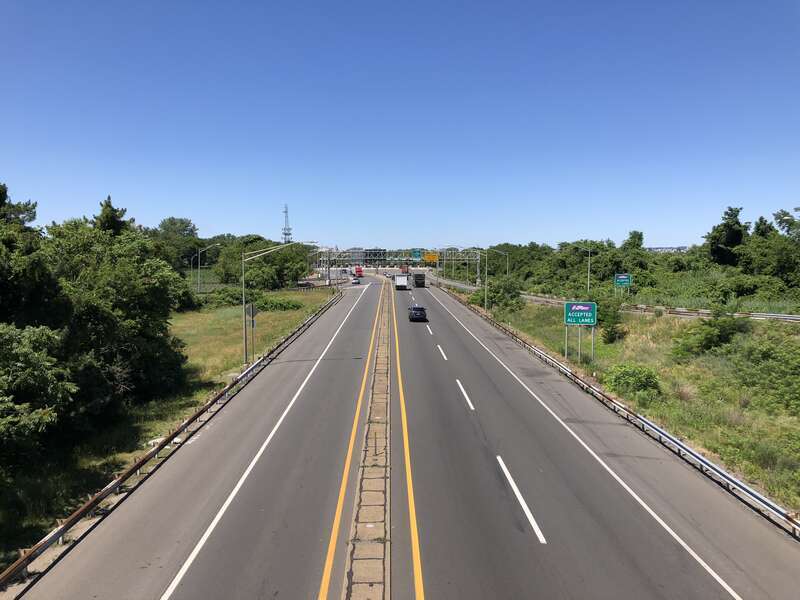 View west along the westbound lanes of Interstate 280 from the overpass for Interstate 95W (New Jersey Turnpike Western Spur) in Kearny, Hudson County, New Jersey