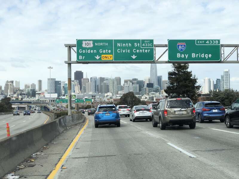 View north along U.S. Route 101 (Bayshore Freeway) approaching Exit 433B (Interstate 80/Bay Bridge) in San Francisco, California