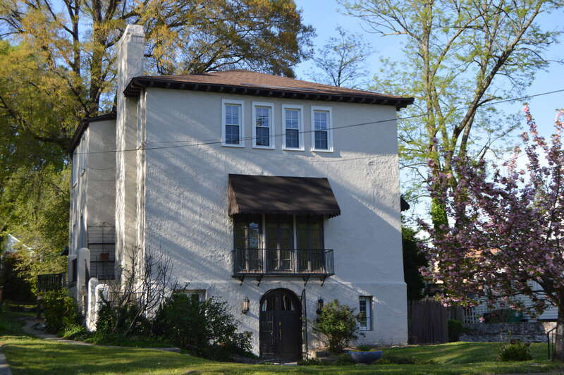 Front of the A. E. Taplin Apartment Building, located at 408 Parkway Avenue in High Point, North Carolina, United States.  Built in 1920, it is listed on the National Register of Historic Places.