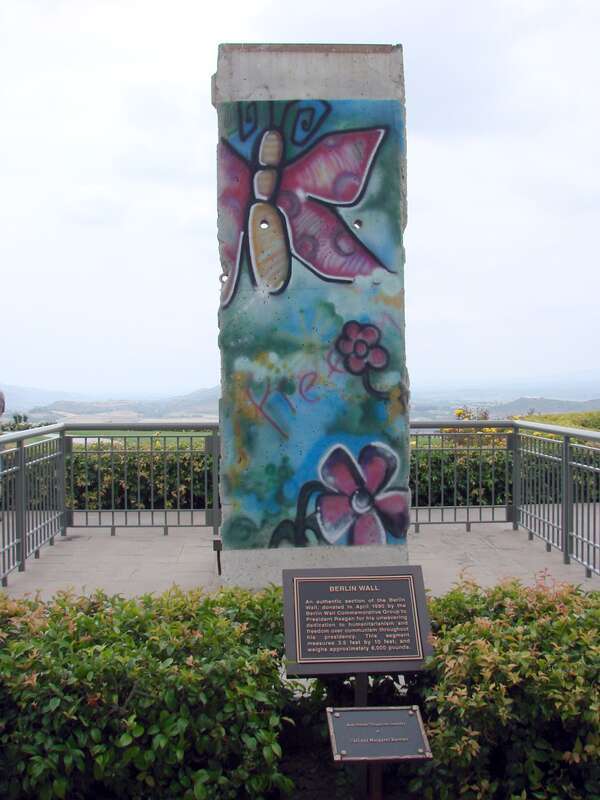(1 in a 8-picture set)
We all remember when Reagan gave a speech to the people of Berlin, Germany.  He said, 'Mr. Gorbachev, tear down this wall!' Soon after, the wall did come down, and this piece of it is displayed at the Reagan Library.