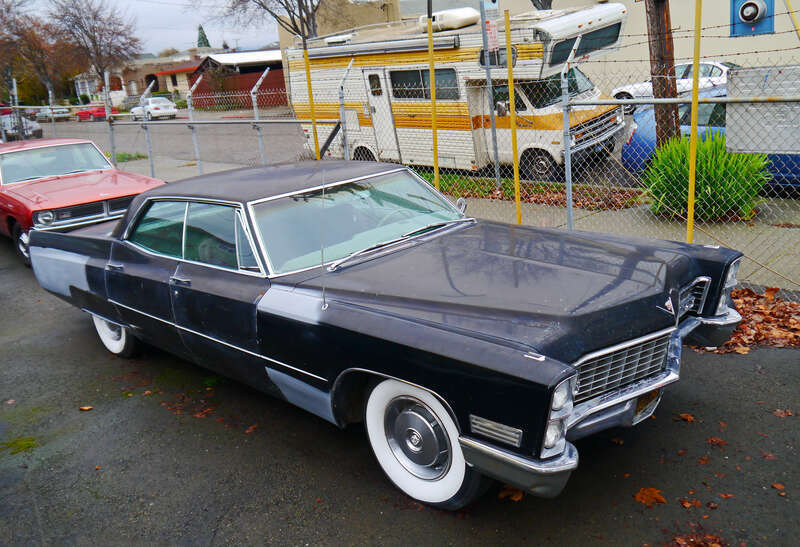 1967 Cadillac Sedan De Ville.