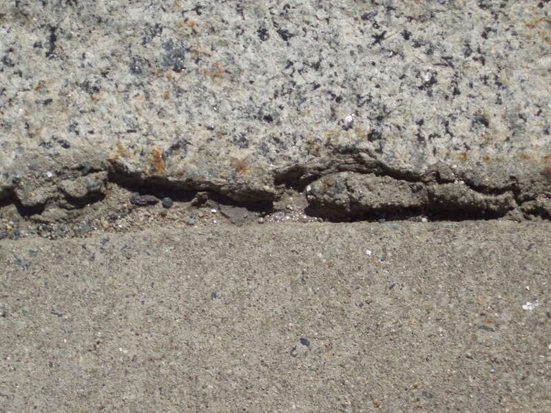 Photographs of an emergency response to a release of mercury on Bisson Street, Beverly, Massachusetts.
April 1 &amp;amp; 2, 2010
MassDEP RTN: 3-0029174

Site summary information with link to reports: