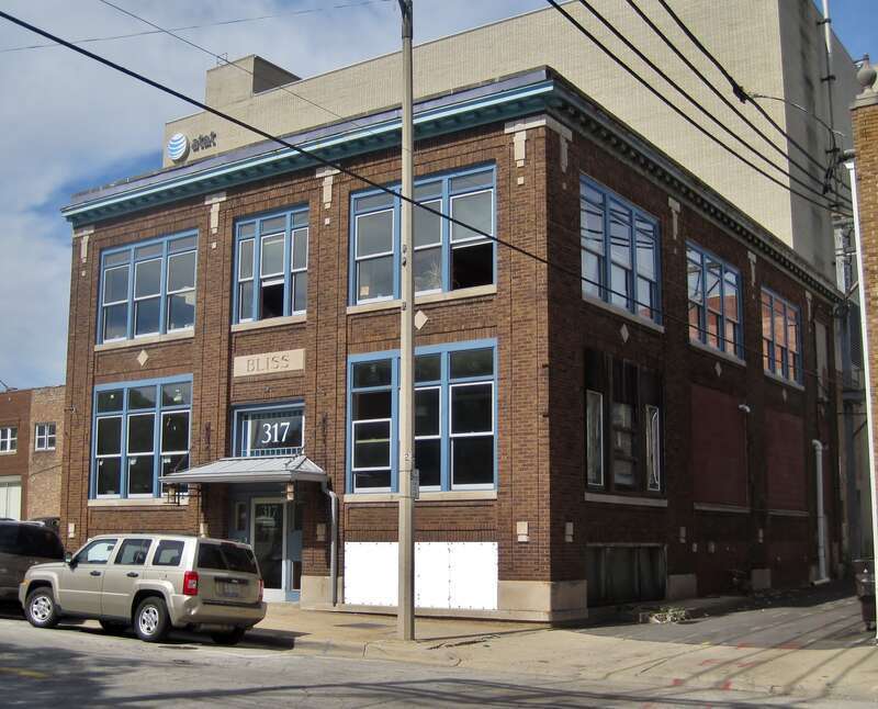 Bliss Building in the West Downtown Rockford Historic District (1924). It housed the Bliss Printing Company.






This is an image of a place or building that is listed on the National Register of Historic Places in the United States of America. Its