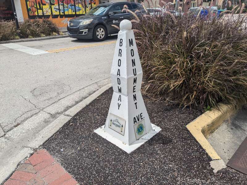 &quot;monument&quot; style street marker in downtown Kissimmee