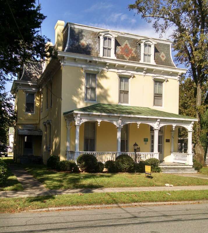Building at 216 Bank Street, 216 Bank St. Suffolk