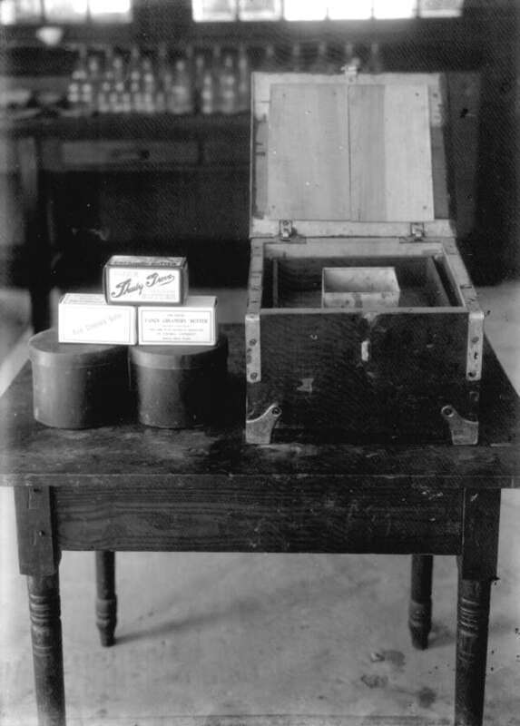 Local call number: Rc16348 


Title: Butter shipper and cartons in dairy lab of the agricultural experiment station 



Date: January 9, 1913. 



Physical descrip: 1 photoprint: b&amp;amp;w; 7 x 5 in. 



Series Title: (Reference Collection.)