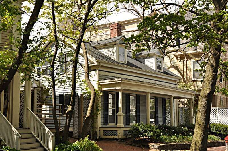 A photograph of the historic Stickney-Shepard House in Cambridge, Massachusetts.