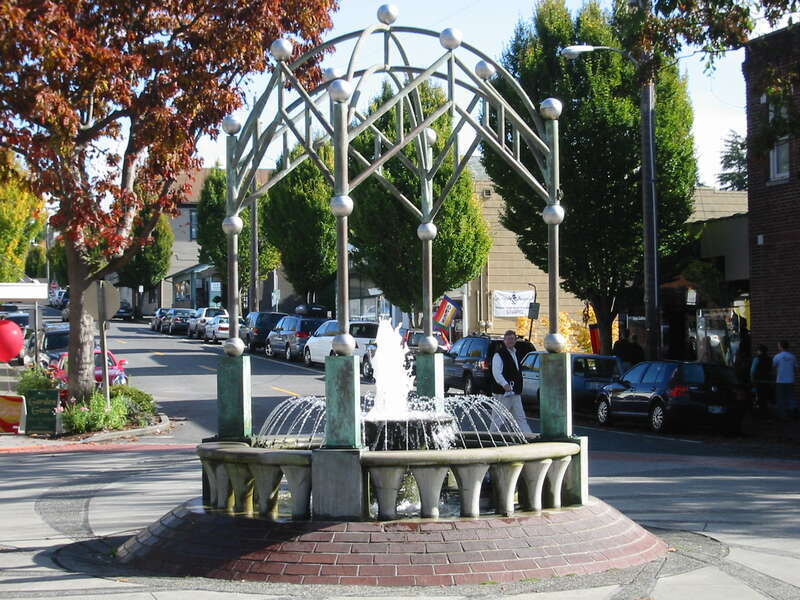 Edmonds Fountain and traffic circle