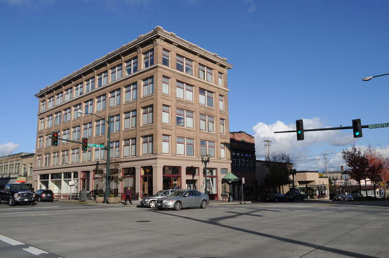 NE corner of Hewitt Avenue and Rockefeller Street, Everett, Washington, USA, in the Hewitt Avenue Historic District. The district is on the National Register of Historic Places, as is the Commerce Building, 1801 Hewitt Avenue, in the foreground.