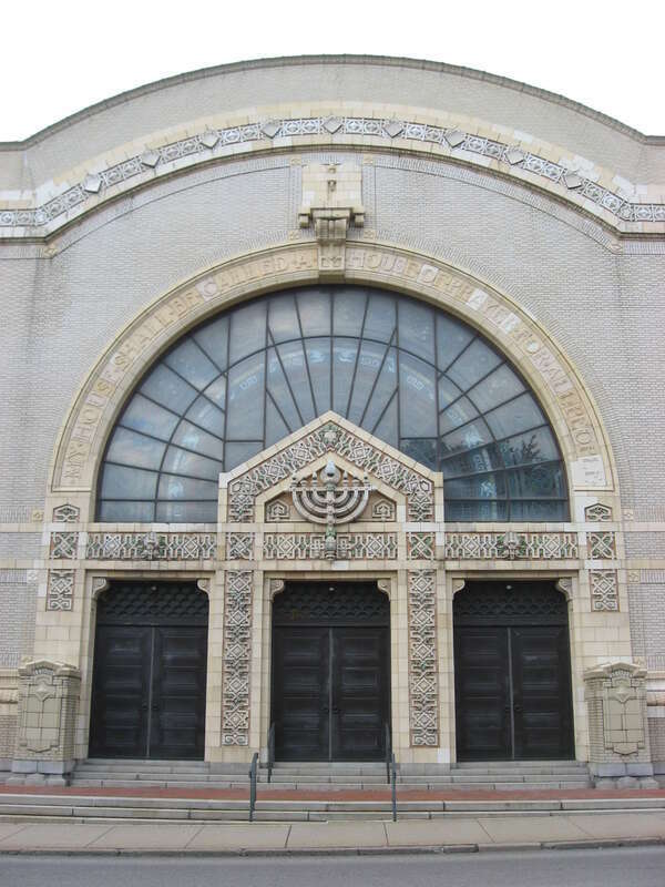 Façade of Temple Rodef Shalom, a Reform synagogue in Pittsburgh, Pennsylvania, United States that is listed on the National Register of Historic Places.  Building faces Fifth Avenue; picture is taken from the sidewalk on the other (south) side of the