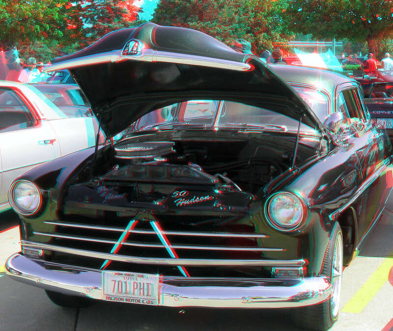 View with 3D red/cyan glasses.