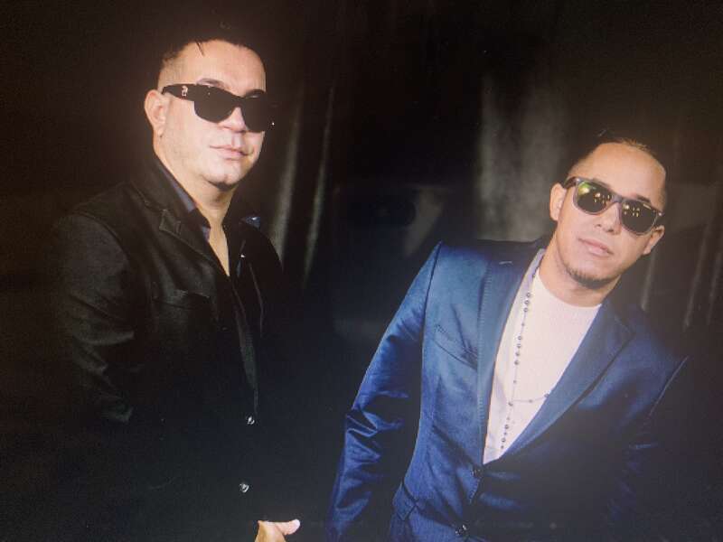 OSCAR Y ALAIN DUO DE MUSICA TROPICAL URBANA.
El Duo Fundado 2016 en la ciudad de Miami, Le han puesto un estilo diferente a la música urbana, dejando a un lado todo estereotipo que caracteriza a este género, su música en muy corto tiempo le ha dado