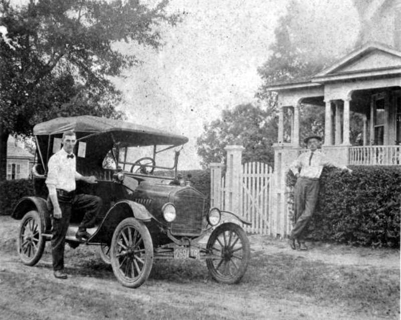 Persistent URL: floridamemory.com/items/show/32578
Local call number: RC09811
Title: Harold (left) and Jessie Hays outside the family home in Tallahassee, Florida
Date: ca. 1913
Physical descrip: 1 photoprint - b&amp;amp;w - 8 x 10 in.
Series Title: