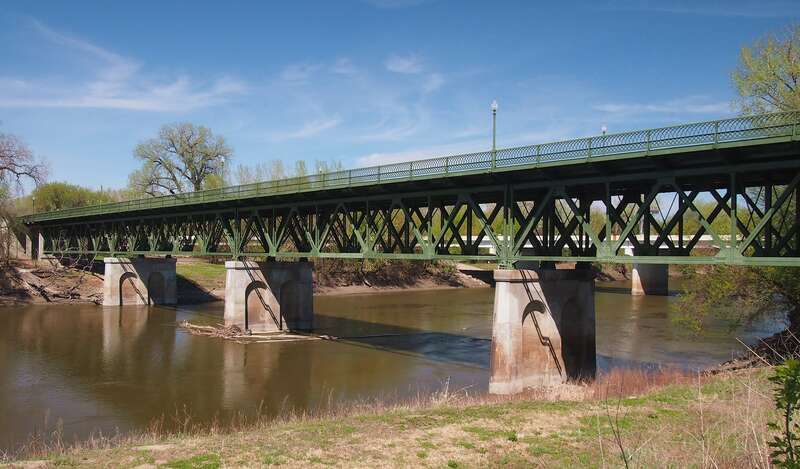 Holmes Street Bridge, Shakopee, Minnesota, USA. Viewed from the southwest. 





This is an image of a place or building that is listed on the National Register of Historic Places in the United States of America. Its reference number is 10000414.