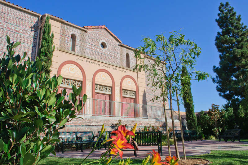 John Burroughs Middle School is located in the posh Hancock Park area of Los Angeles; its territory covers the Hasidic Jews to the north, as well as the Korean and Central American immigrant areas to the east. Run by the Los Angeles Unified School