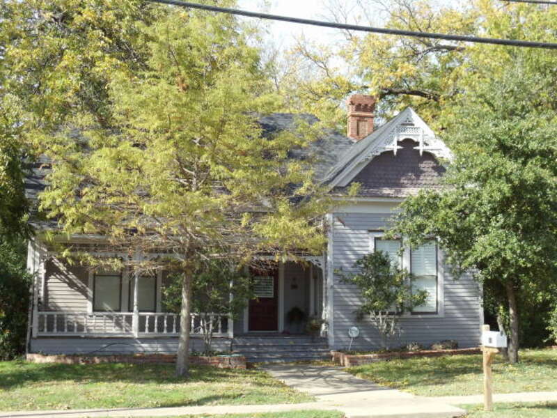 M.B. Ray House 401 N. Monroe