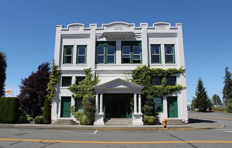 Originally built for the Independent Order of Odd Fellows (IOOF) in 1911. Added to the National Register of Historic Places in 1982.