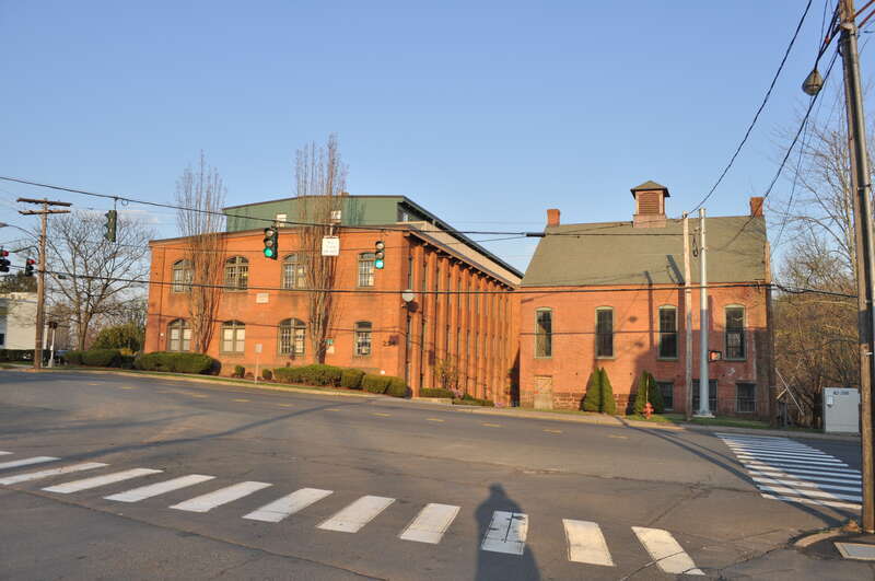 Mill B (left, built in stages 1901-1912) and Mill A (right, built 1814), Wilcox, Crittenden Mill, South Main, Middletown, Connecticut, USA. Now condominiums.