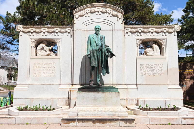 Monument to Thomas Lowry, the creator of Twin Cities Rapid Transit, the Twin Cities trolley car system.
The neighborhood of East Isles is in the Calhoun-Isles community.
Minneapolis is split into 11 communities which are split into 86+ neighborhoods.
