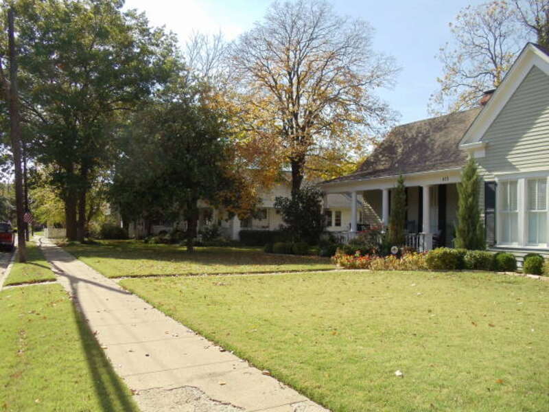 House at 515 N. Rogers St., a c. 1890 L-plan house with a gable roof and classical porch detailing in the North Rogers Street Histrict District
