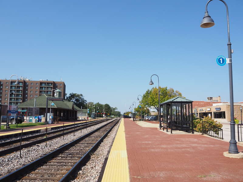 Outbound platform at Bensenville, looking west
