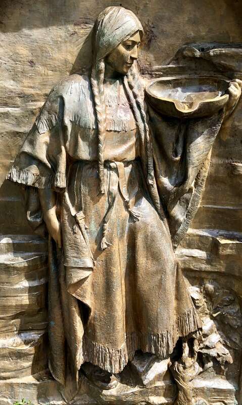 Potosa, daughter of Meskwaki chief, Peosta. A 1914 bronze sculpture by Leonard Crunelle, Jackson Park, Dubuque, Iowa.