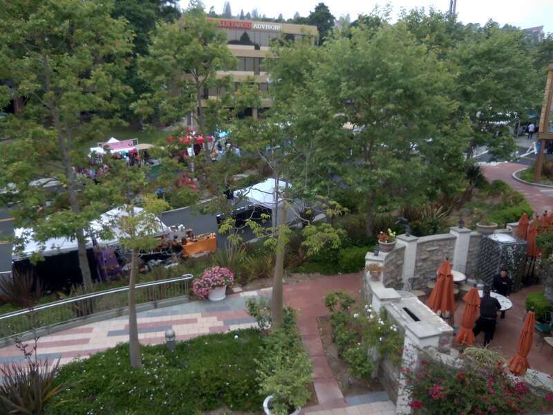 Promenade on the Peninsula