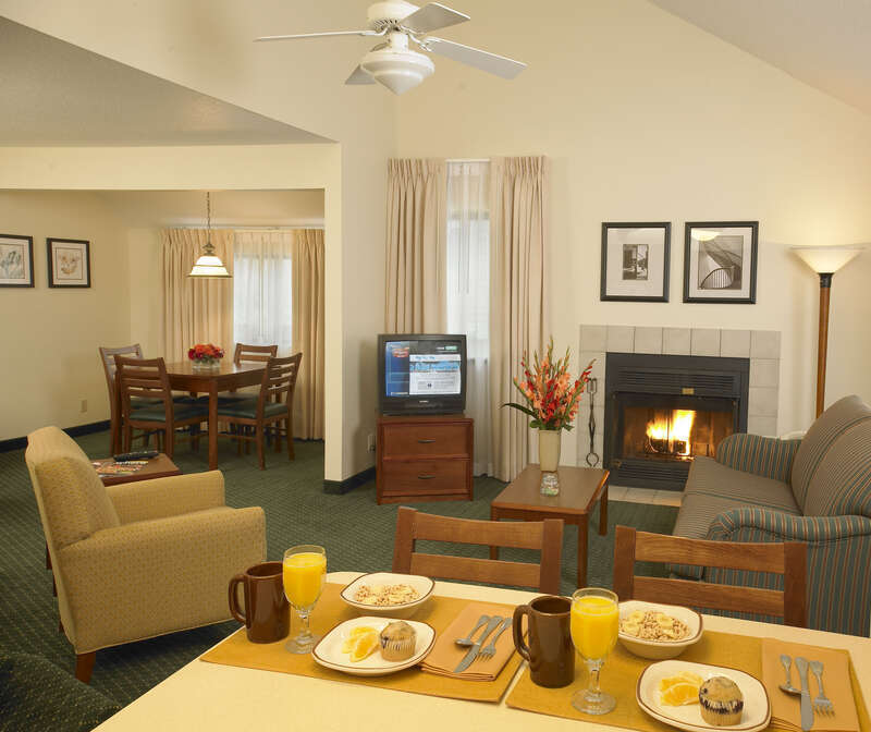 Residence Inn by Marriott Chicago-Lombard features 144 spacious suites, equipped with full kitchens, separate living areas and high speed internet access. Guests enjoy complimentary HomeTouch Breakfast™ and a weekday managers reception in our