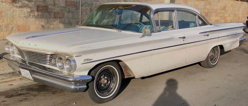 Pontiac Star Chief 4-door sedan