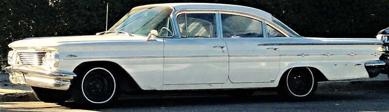 1960 Pontiac Star Chief 4-door sedan
