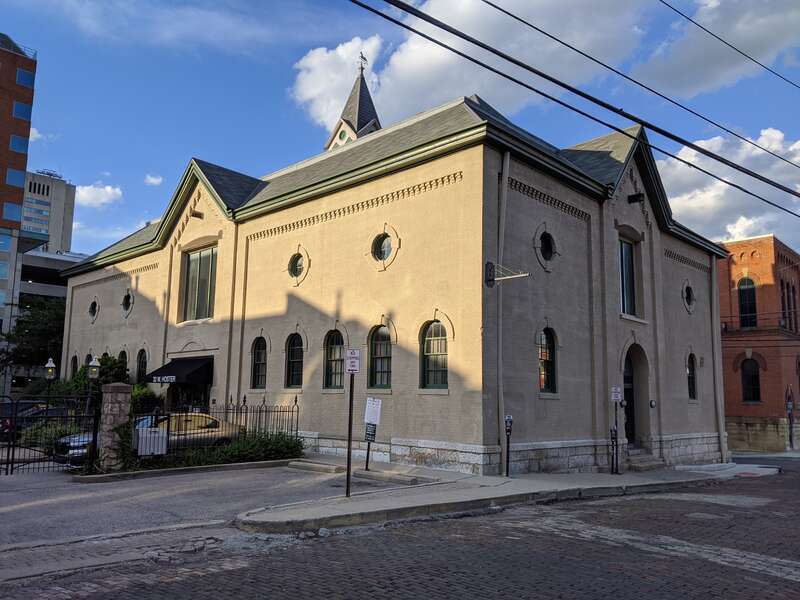 Schlee Brewery Historic District‎ contributing property.