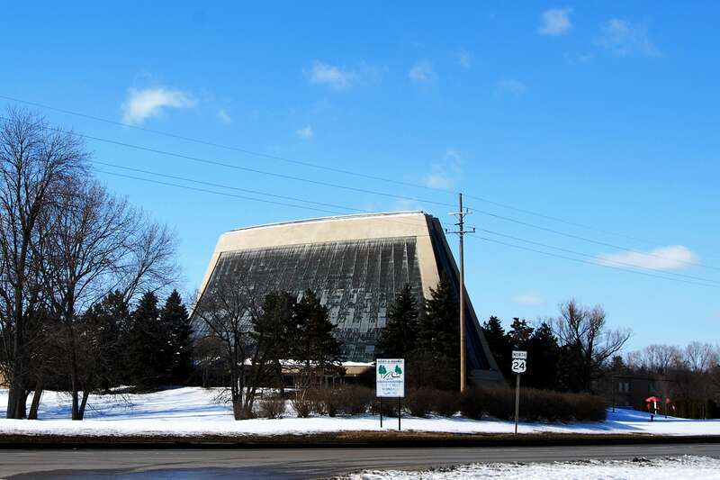 Temple Beth El — 1973 temple (third), designed by Minoru Yamasaki in the Modernist style.
Located in Bloomfield Hills, Metro-Detroit, southeastern Michigan.