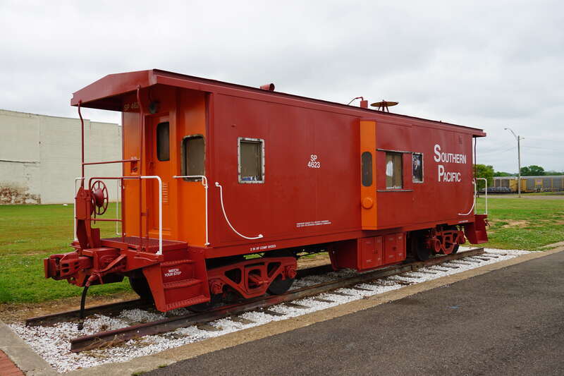 A Southern Pacific caboose in Texarkana, Arkansas (United States).