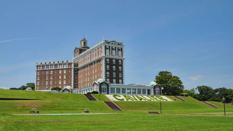 Since the opening of the hotel in 1927, the “Cavalier on the Hill” has entertained seven US Presidents: Calvin Coolidge, Herbert Hoover, Harry Truman, Dwight Eisenhower, John Kennedy, Lyndon Johnson, and Richard Nixon. more here is the link

localize
