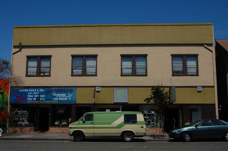 1235/1239/1241 Park Street. Alameda, California, USA