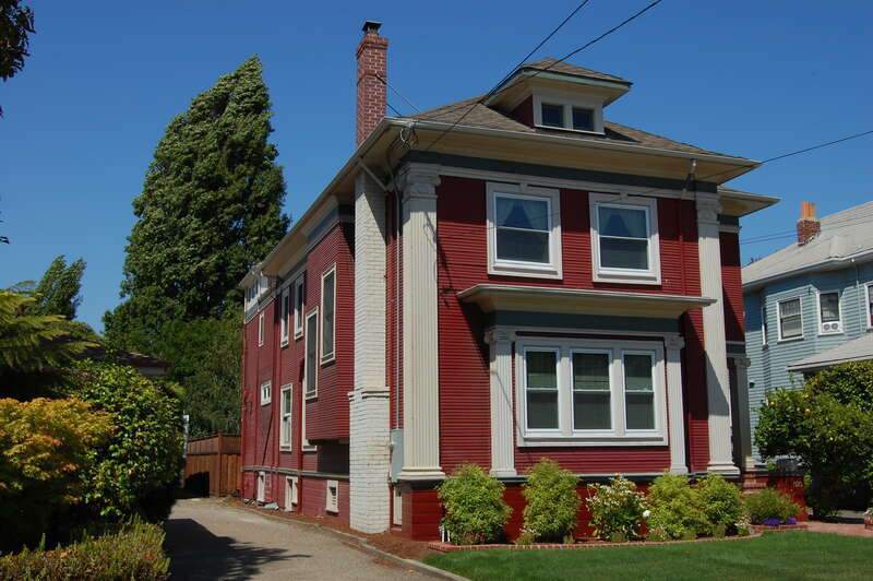 1729 Santa Clara Avenue. Alameda, California, USA
