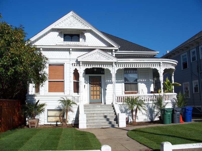 721 Santa Clara Avenue. Alameda, California, USA