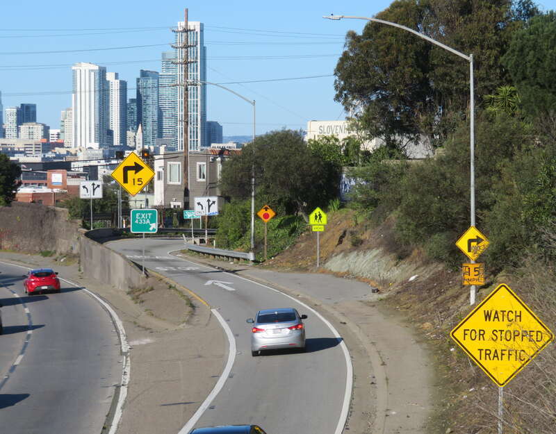 US 101 exit 433A viewed from the 18th Street footbridge in February 2021