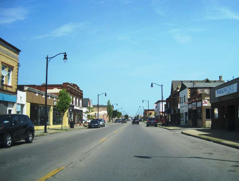 Photo of southbound U.S. Route 62 Business (eastbound Pine Avenue) in the Little Italy neighborhood of Niagara Falls, New York. Photo taken looking east between 19th Street and 20th Street.
