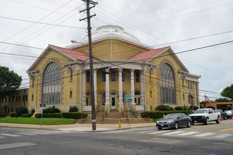 First Baptist Church in Waco, Texas (United States).