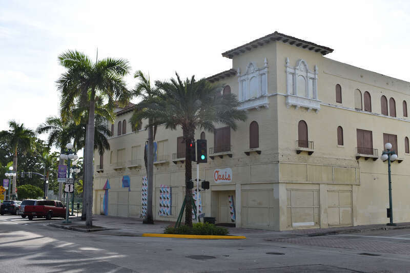 The Great Southern Hotel (c1924), designed by Martin L. Hampton, is a contributing resource in the Hollywood Boulevard Historic Business District.