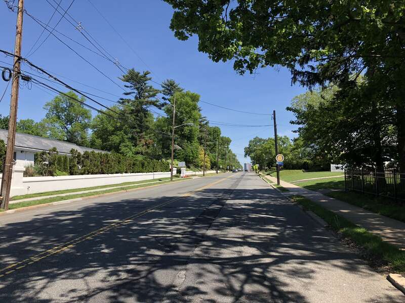 View south along Middlesex County Route 527 (Easton Avenue) just south of Landing Lane in New Brunswick, Middlesex County, New Jersey