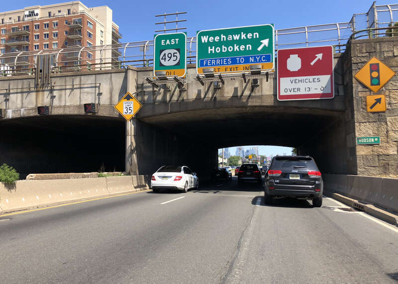 View east along New Jersey State Route 495 (Lincoln Tunnel Approach) at the exit for Weehawken and Hoboken in Union City, Hudson County, New Jersey