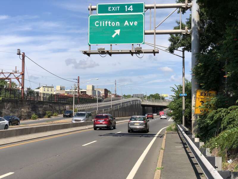 View west along Interstate 280 (Essex Freeway) at Exit 14 (Clifton Avenue) in Newark, Essex County, New Jersey