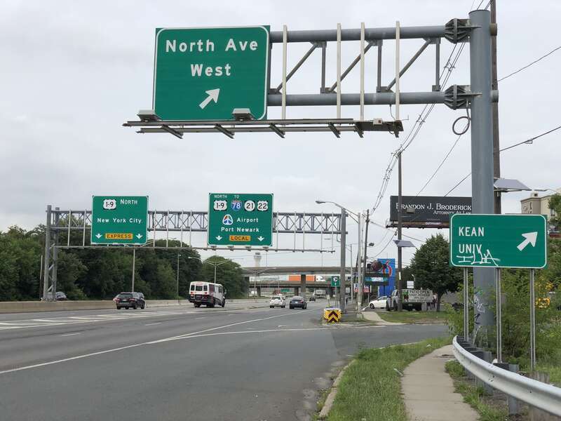 View north along U.S. Route 1 and U.S. Route 9 at the exit for North Avenue WEST in Elizabeth, Union County, New Jersey