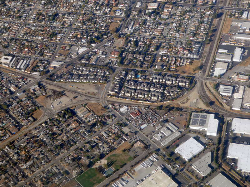 Aerial view of two railroad wyes in Newark, California, seen in October 2024. The Coast Subdivision runs across the image. The disused Dumbarton Cutoff splits at the left wye; the Niles Subdivision splits at right.