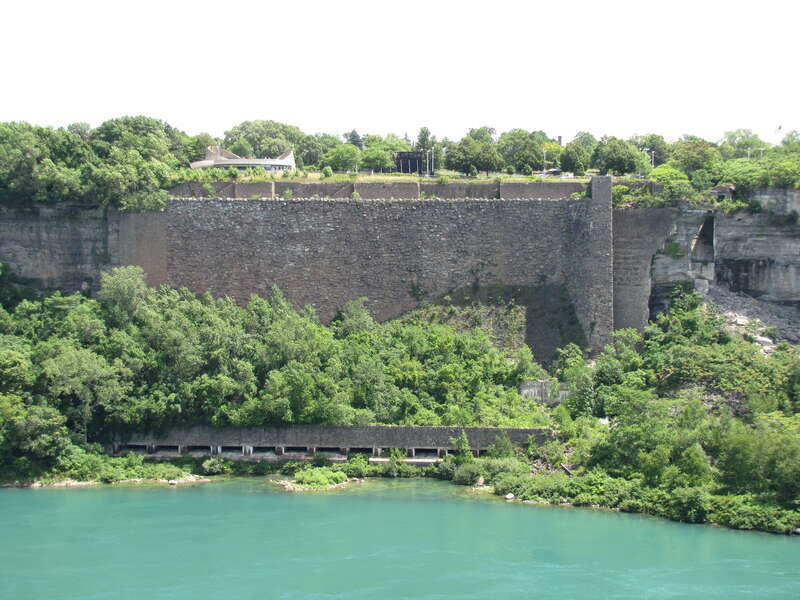 Along the Niagara Parkway, Niagara Falls, Ontario, Canada