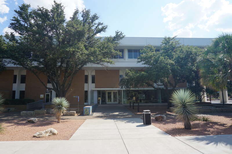 The Porter Henderson Library on the campus of Angelo State University in San Angelo, Texas (United States).